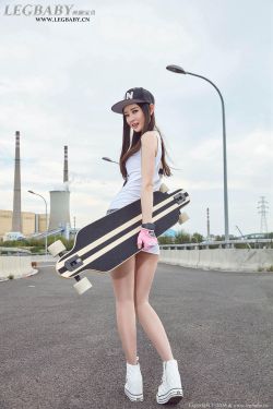 美女撕衣服